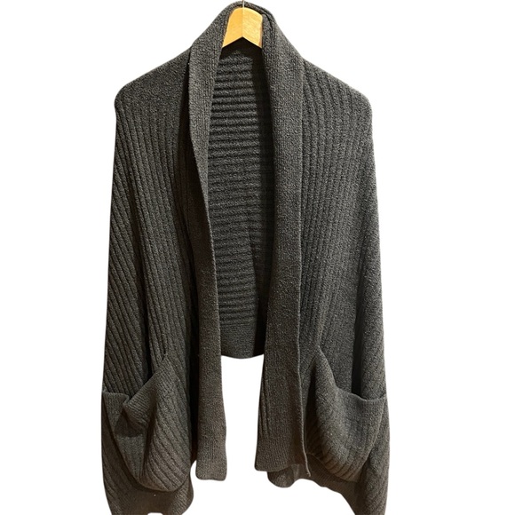 Barefoot Dreams CozyChic Lite Travel Shawl O/S Charcoal - Picture 3 of 8